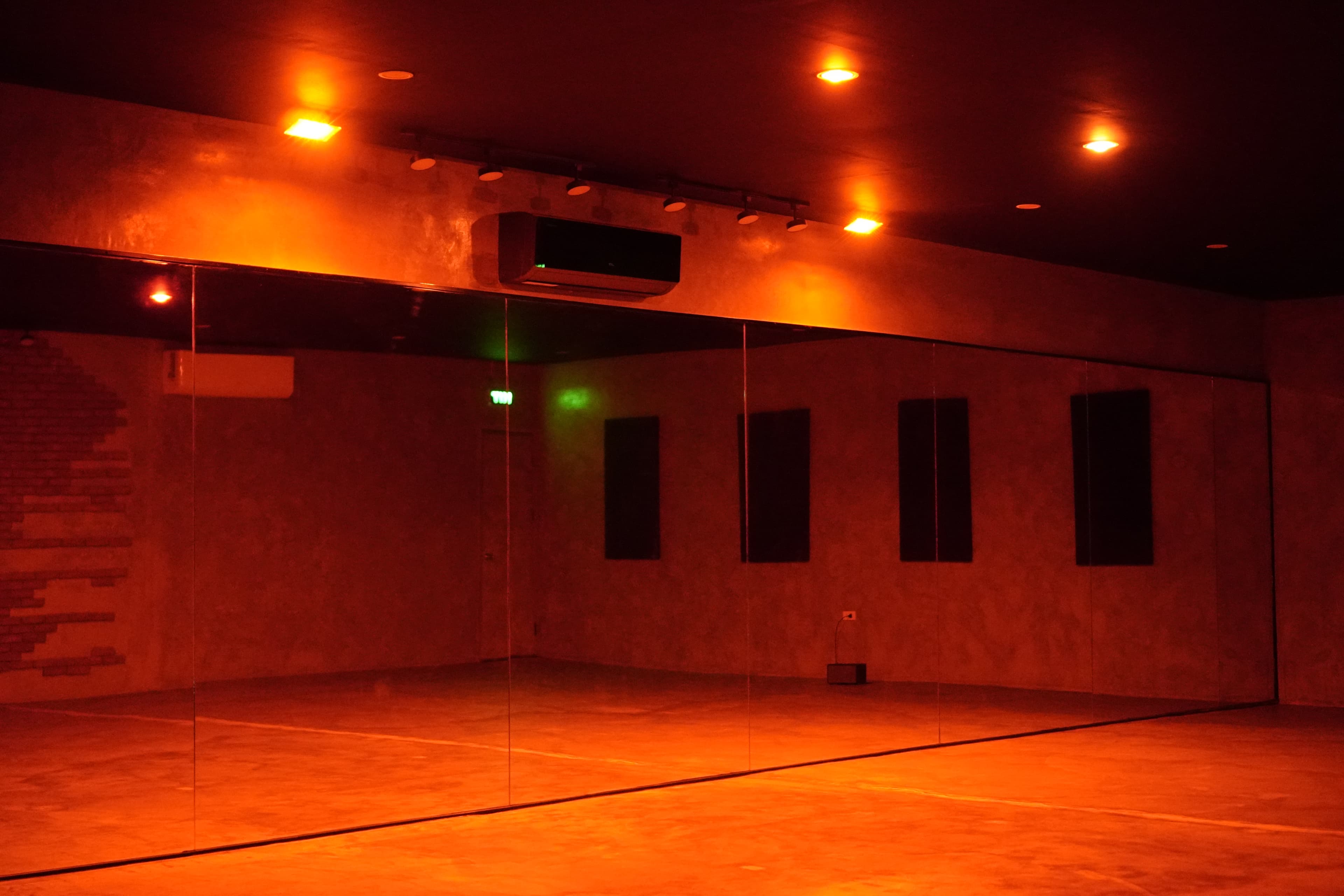 Light: RGB LIGHTING THAT MOVES WITH YOU.