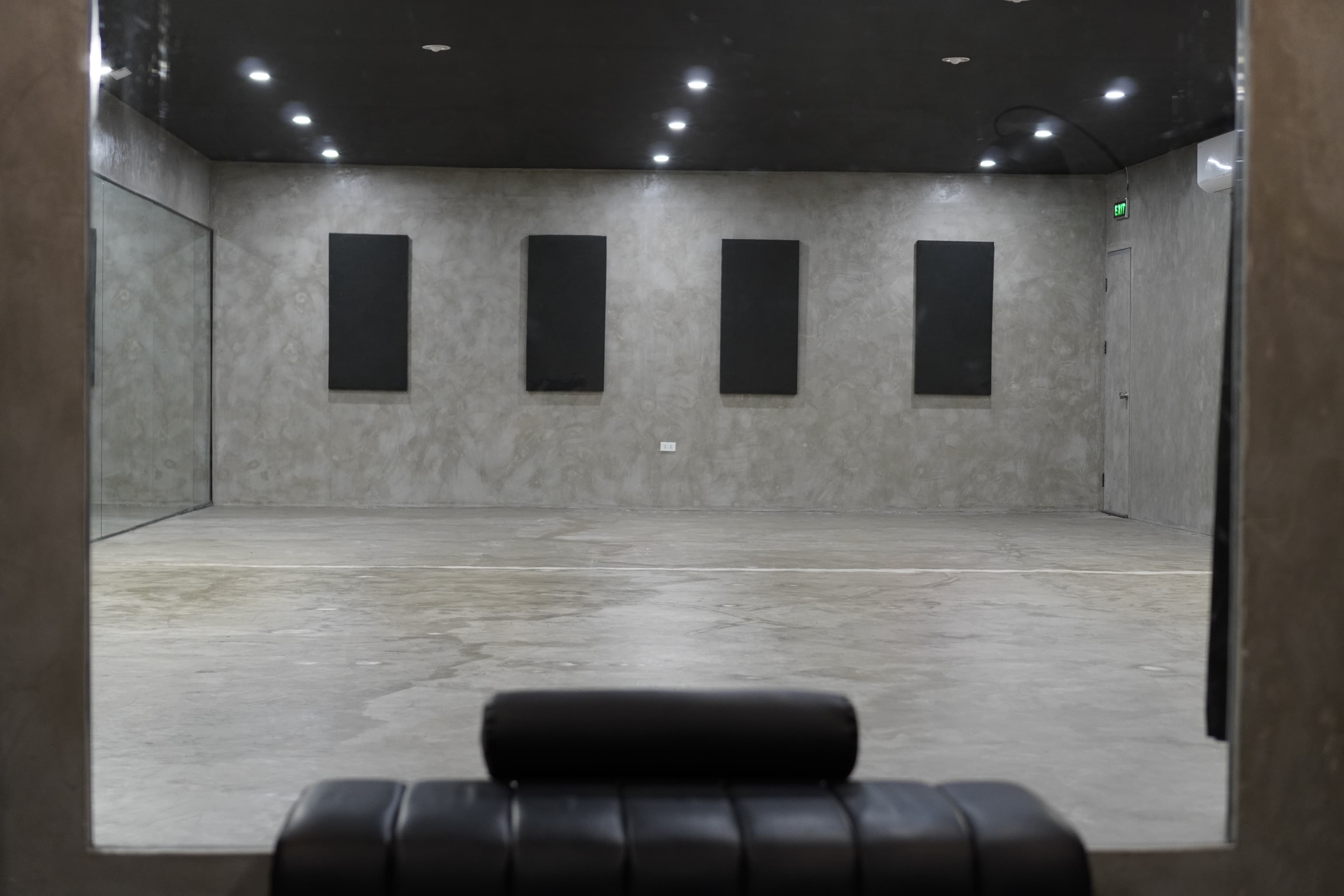 Window: FRONT-ROW SEAT TO EVERY RUN-THROUGH.